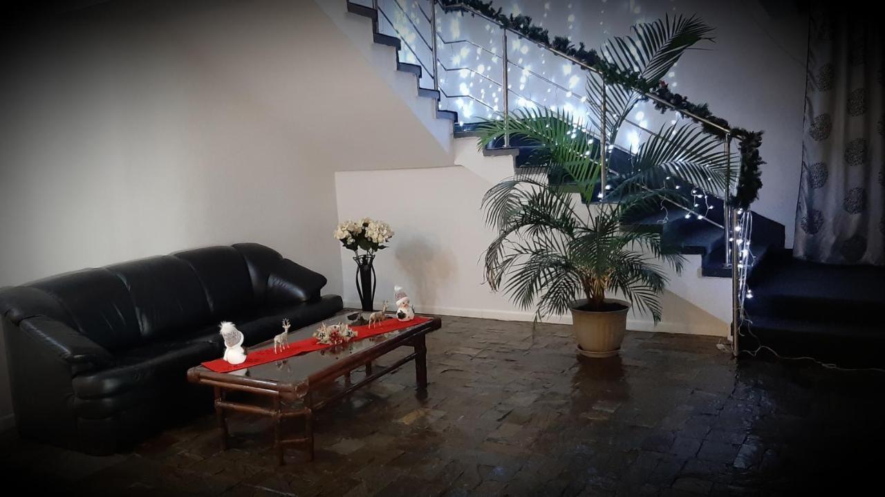 Хостел Casablanca Крайова Экстерьер фото