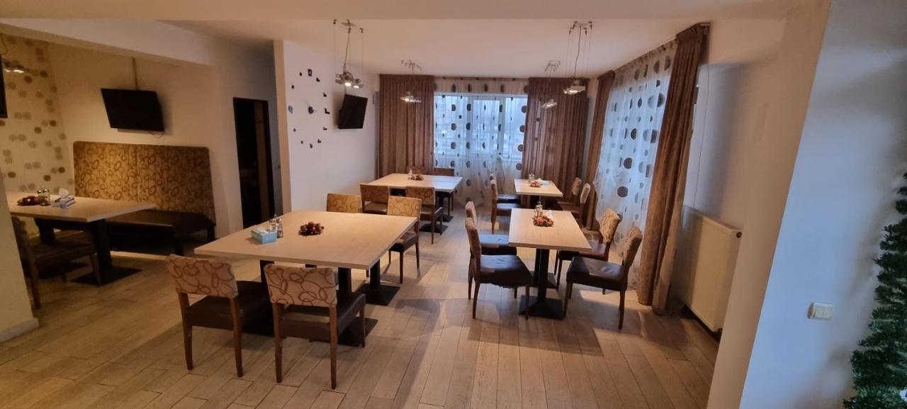 Хостел Casablanca Крайова Экстерьер фото